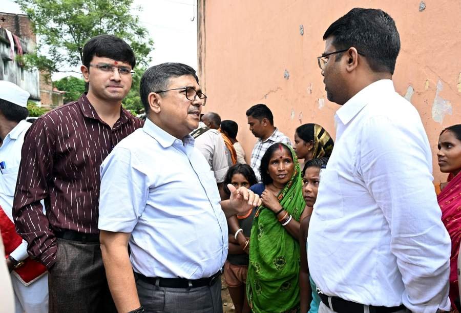 गवई बराज से बुझेगी रानीचिड़का की प्यास: सोशल मीडिया पोस्ट पर एक्शन में आए DC अजय नाथ झा, खुद गांव पहुंचकर लिया जायजा!